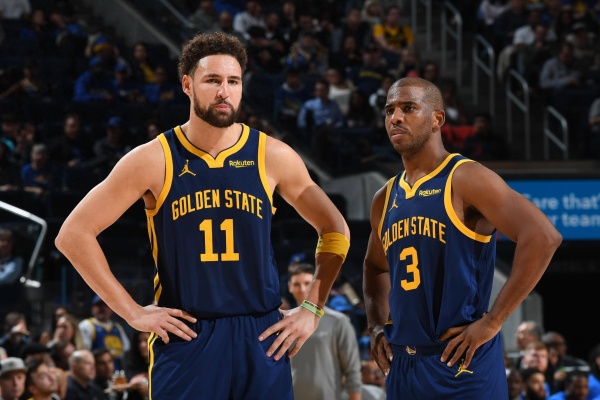 勇士背靠背火力全开，巴特勒复出助阵123-91大胜公牛