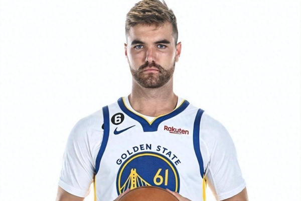 斯潘塞高光与冷遇：勇士后场新星的冰火两重天