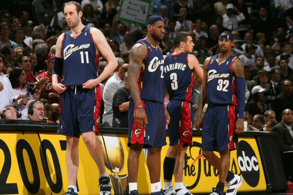 三双封神+末节暴走！公牛127-111主场擒骑士终结四连败