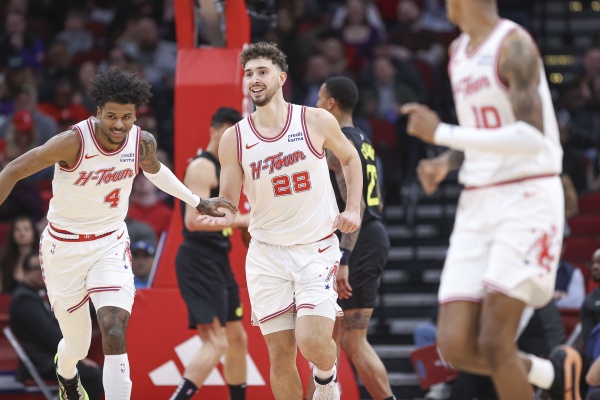 内线压制VS青春风暴！火箭客场冲击连胜，鹈鹕两连胜难破颓势